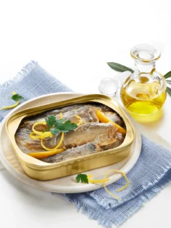 Sprotten mit Zitrone